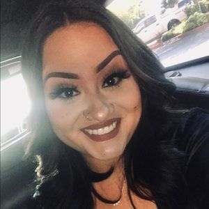 Meet your Posher, Desiree